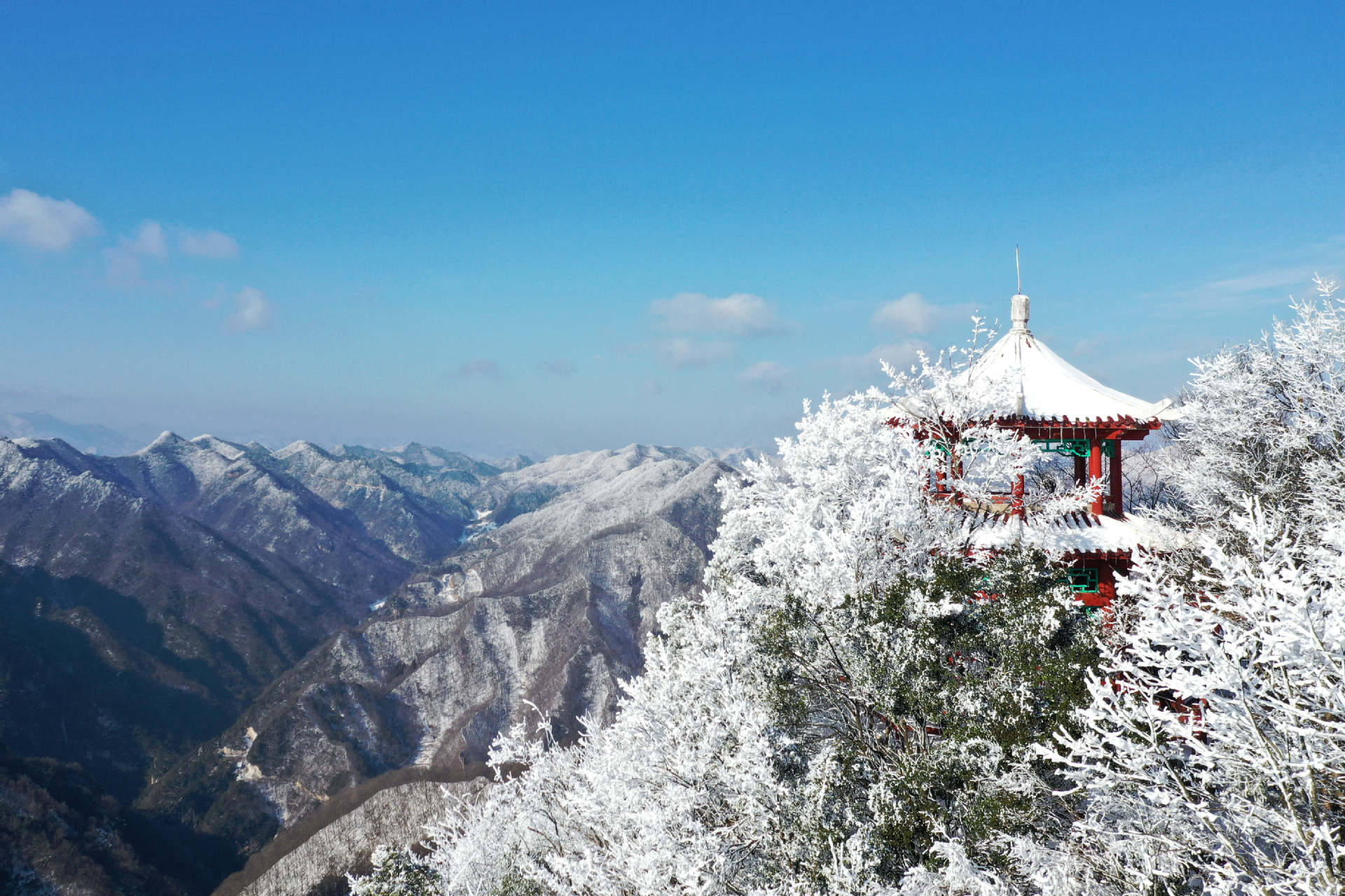 2月20日在湖北省?？悼h馬橋鎮堯治河村梨花山拍攝的雪凇景觀（無人機照片）。 (2).jpg